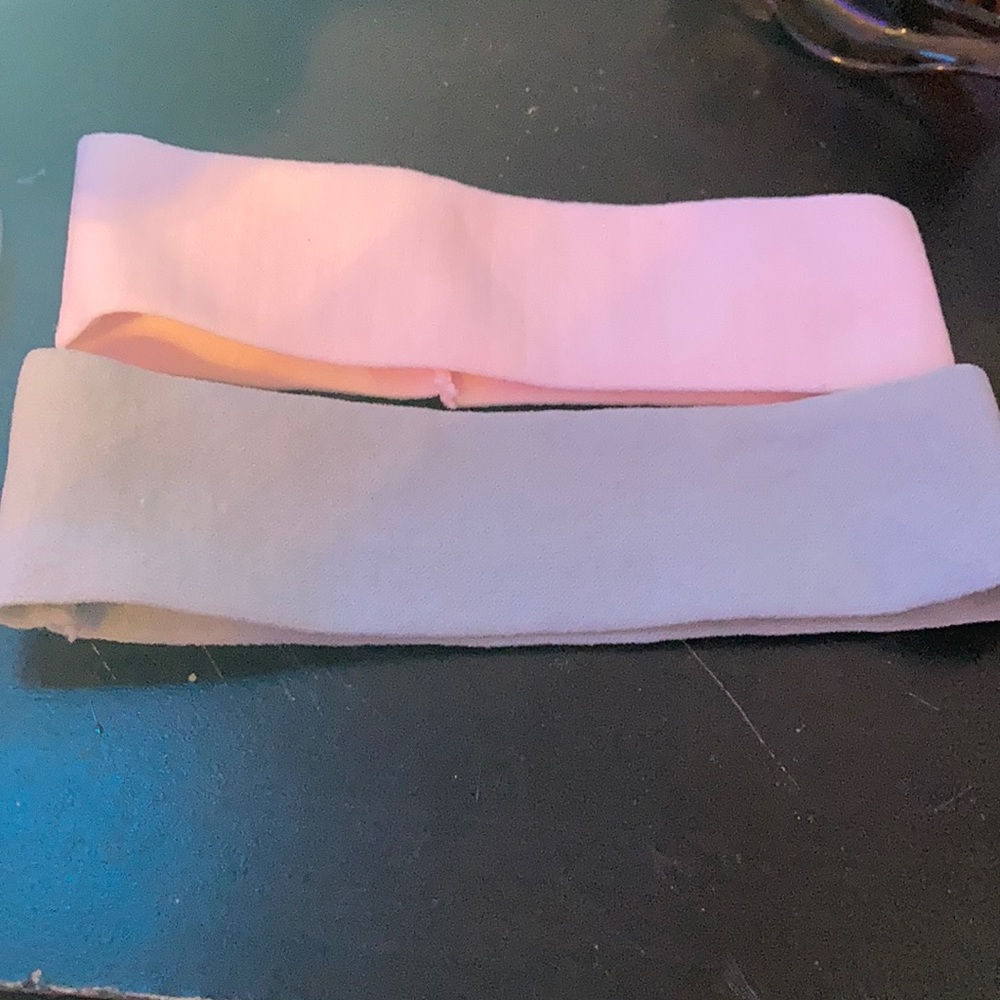 I’m selling a pink and gray headband